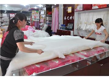 蚕丝被制造流程9